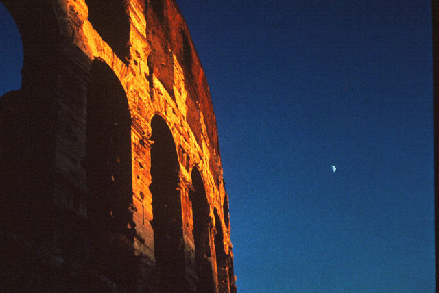 ss020 - Colosseum and Moonﾠ©2004 Sanford Sherman